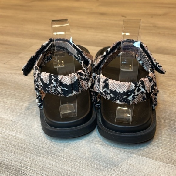 14th and Union Kylie Sandals Snake Print Size 7 - Picture 7 of 8